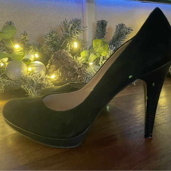 Nine West Rocha Suede Snake Embossed Platform Heels. Sz. 9 - Picture 3 of 9